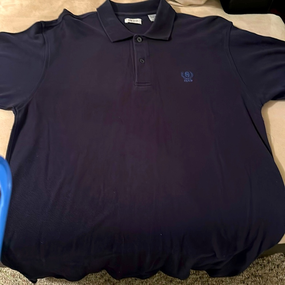 IZOD MEDIUM black with IZOD blue emblem on the front. Slightly worn.